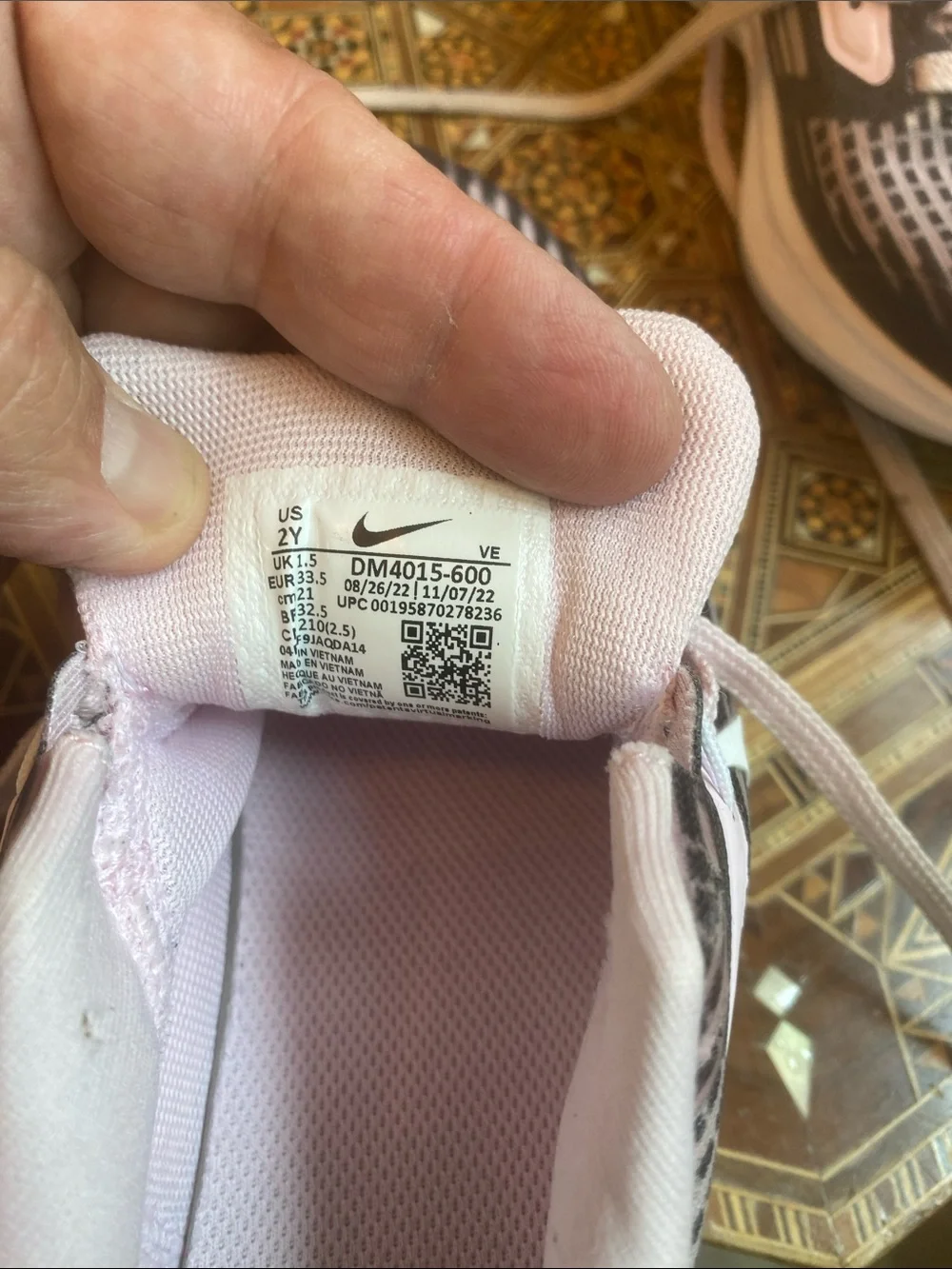 Nike Kids Sneakers in Black and Light Pink